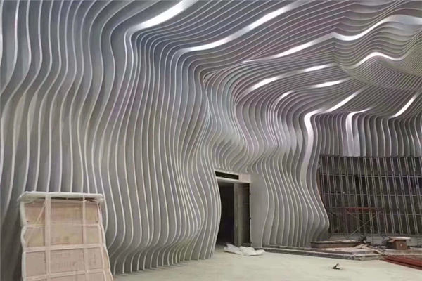 ���̰���